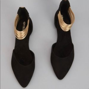 Woman’s pointed toe ballet flats
